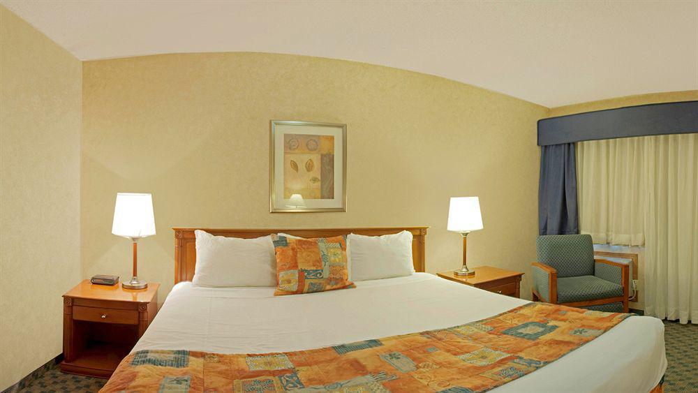 North Vancouver Hotel מראה חיצוני תמונה